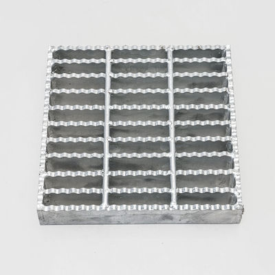 30mm Bearing Bar Spacing Industrial Steel Grating With Welding Process And Silver Surface