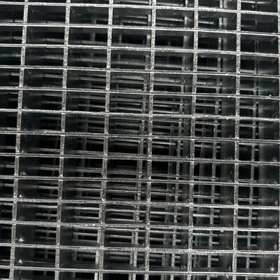 Adjustable-spacing industrial steel grating with varied bar sizes delivers superior structural versatility