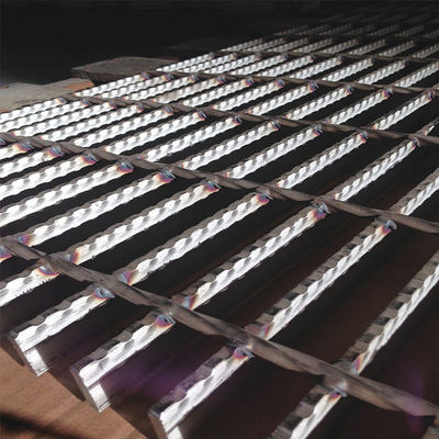 Bearing Bar Standard Hot Dipped Gi 30x3 Serrated Steel Grating