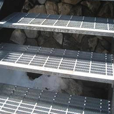 Safety Q235 Silver Color 2mm Galvanized Steel Grating For Stair Tread