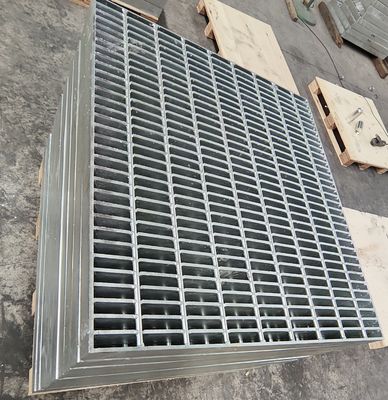기계 압력으로 3mm 가로 막대와 함께 30x30mm 감전 산업용 철기 그레이팅