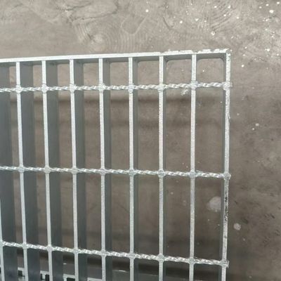 피로 방지 스틸 그레이팅 매트 산업 환경에서 근로자의 편안함과 안전을 향상