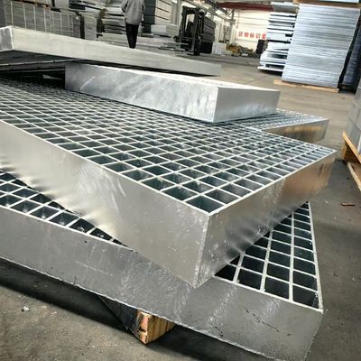 데킹 바닥 30mm 베어링 바 간격과 함께 열 담긴 강제 철 Grating