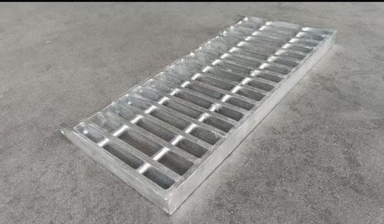 YB/T4001.1-2007 표준 산업용 강철 Grating Hot Galvanized 표면과 3mm 가로 막 두께와 함께
