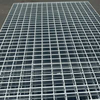30mm 베어링 바 간격 산업용 강철 Grating 스테인리스 텍스처 3mm 가로 바 두께