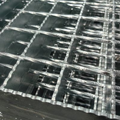 맷플릿 기계 압력 용접에서 만들어진 가연 된 끝 산업용 철 Grating
