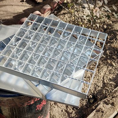 하루 10 톤 산업용 철기 Grating 100mm 크로스 바 간격